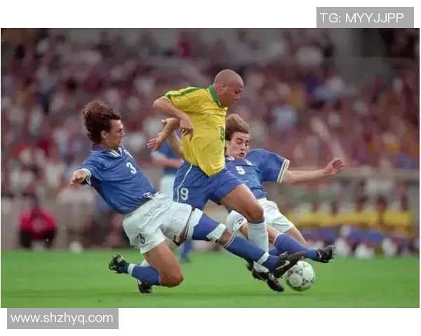 足球巨星的低谷时刻:那些辉煌背后的失意与挣扎 足球巨星的低谷时刻:那些辉煌背后的失意与挣扎