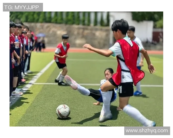 盘带如风突破极限展示足球绕桩球星非凡技艺魅力四射绿茵赛场 盘带如风突破极限展示足球绕桩球星非凡技艺魅力四射绿茵赛场