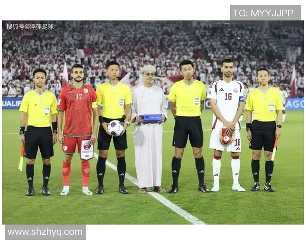 足球场上小球迷与球星共谱梦想篇章激励年轻一代追逐足球梦想 足球场上小球迷与球星共谱梦想篇章激励年轻一代追逐足球梦想