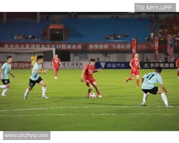 足球巨星愤怒示意闭嘴引发热议 赛场内外舆论纷纷 足球巨星愤怒示意闭嘴引发热议 赛场内外舆论纷纷