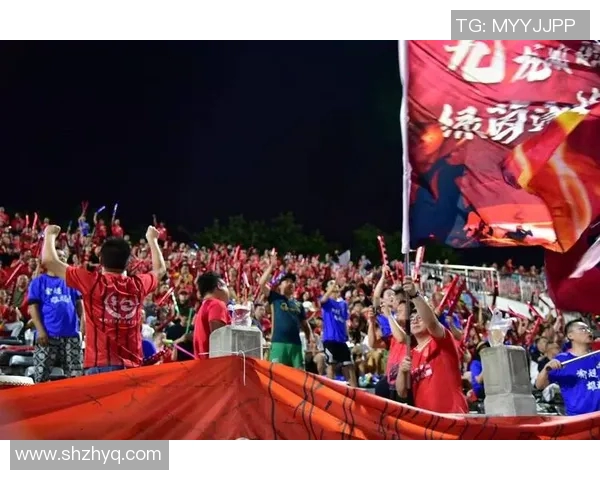 足球退役球星签字纪念活动揭幕 吸引众多球迷热情参与共同回顾传奇时刻 足球退役球星签字纪念活动揭幕 吸引众多球迷热情参与共同回顾传奇时刻